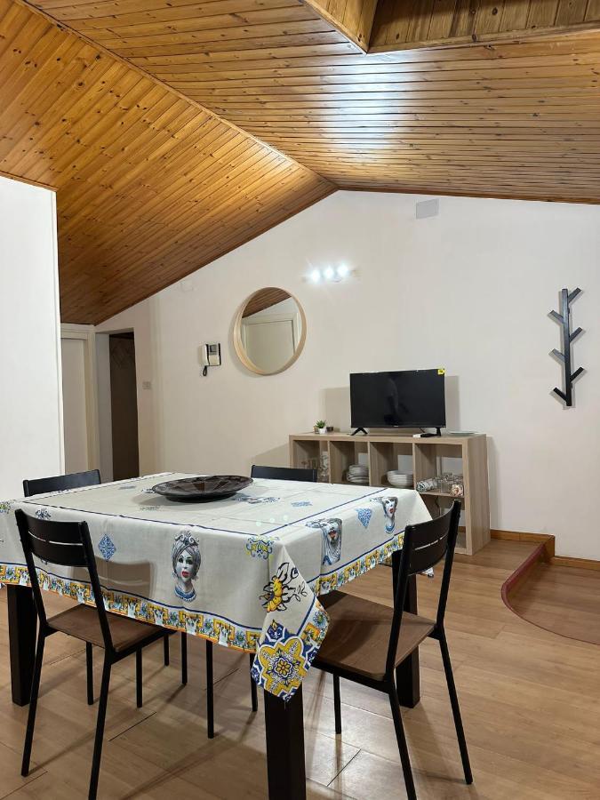 La Mansarda Di Melo Appartement Catánia Buitenkant foto